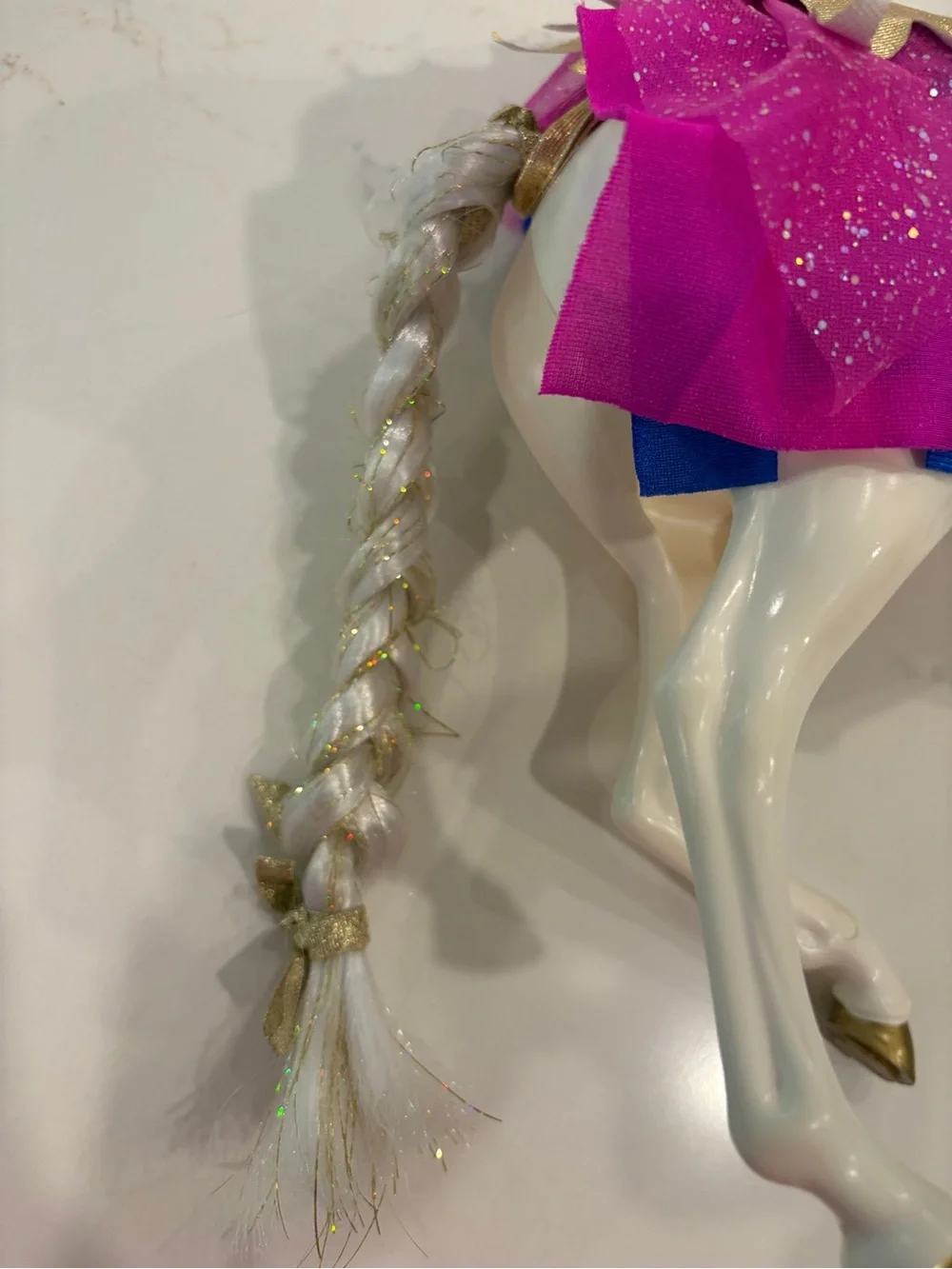 Mattel Barbie White Horse Hunchback of Notre Dame, reversible saddle